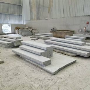 苏州 整石台阶（大面火烧+侧面自然面），出货前厂内拼装