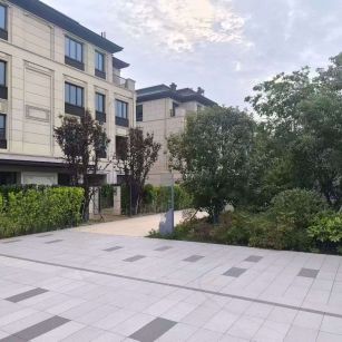 苏州 芝麻白与芝麻白搭配铺装，尺寸1200*600