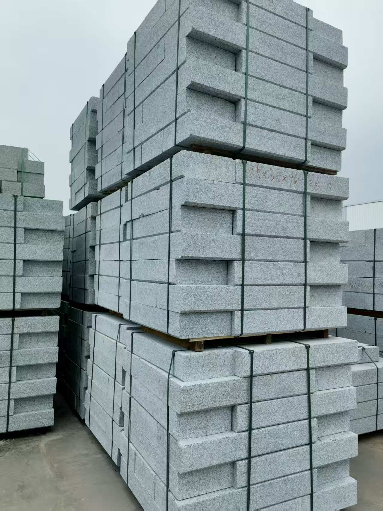 苏州 路沿石，板板正正的路沿石