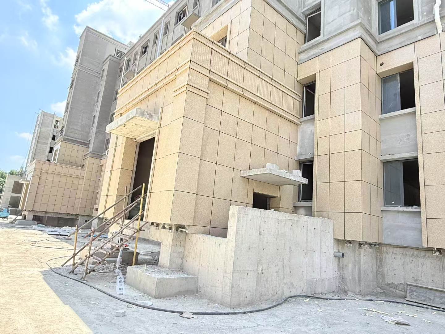 苏州 黄金麻干挂，工地实拍